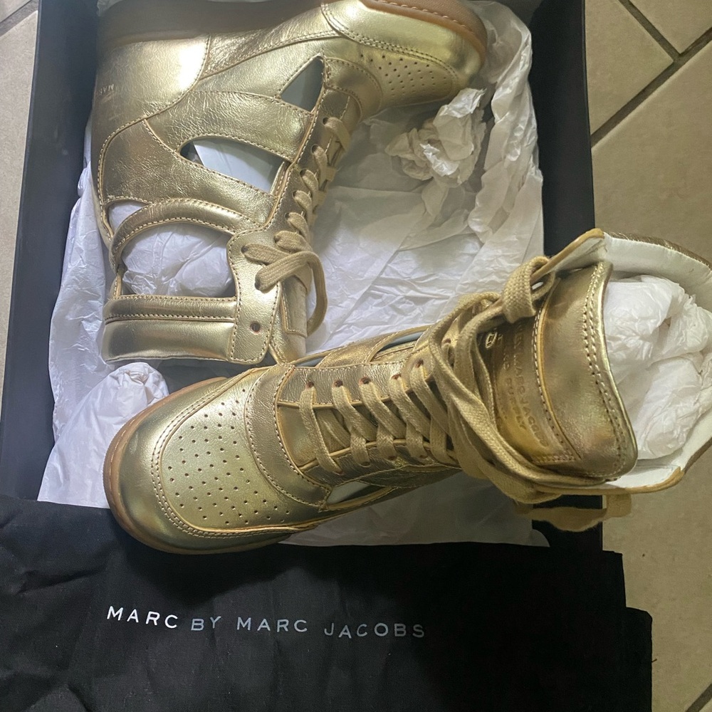 Marc Jacobs gold cut out sneaker